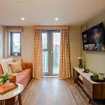 Waterside Living I Luxe 아파트