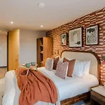 Waterside Living I Luxe 公寓 *