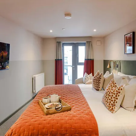 Wapping Wharf I Your Apartment *