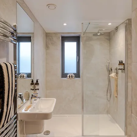 Waterside Living I Luxe * Bristol