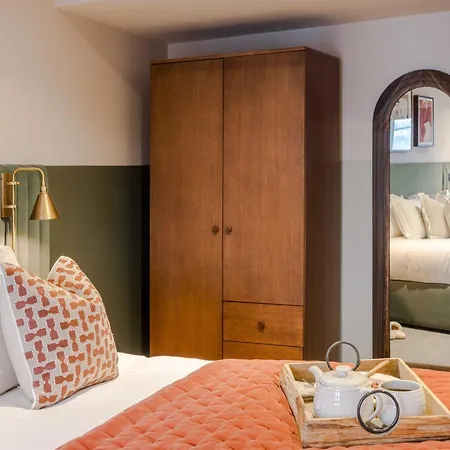 Wapping Wharf I Your Apartment