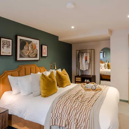 Wapping Wharf I Your Apartment * Bristol