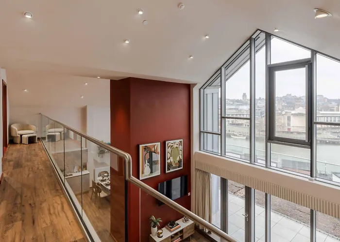 Waterside Living I Luxe Apartment