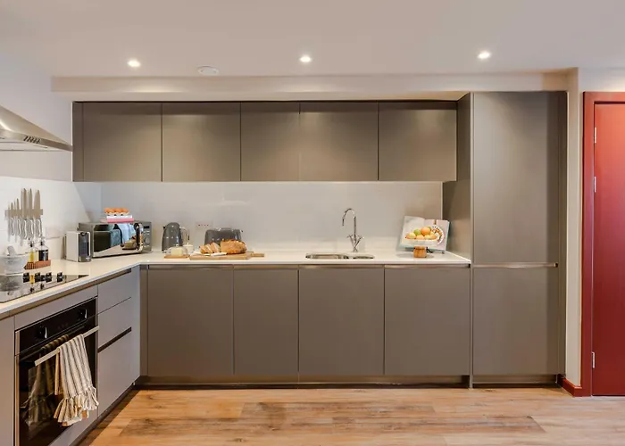 Waterside Living I Luxe Apartment