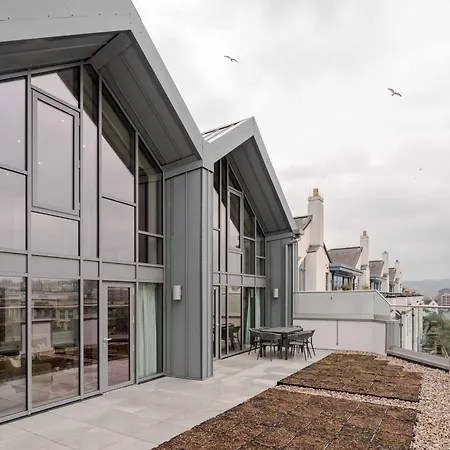 Waterside Living I Luxe Apartment *