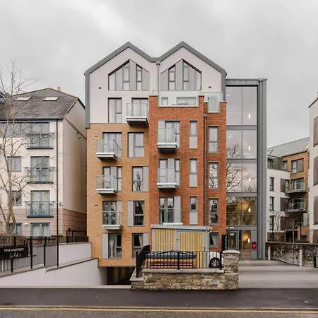 Waterside Living I Luxe Apartment