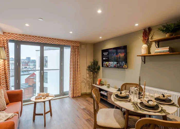 Waterside Living I Luxe Apartment *